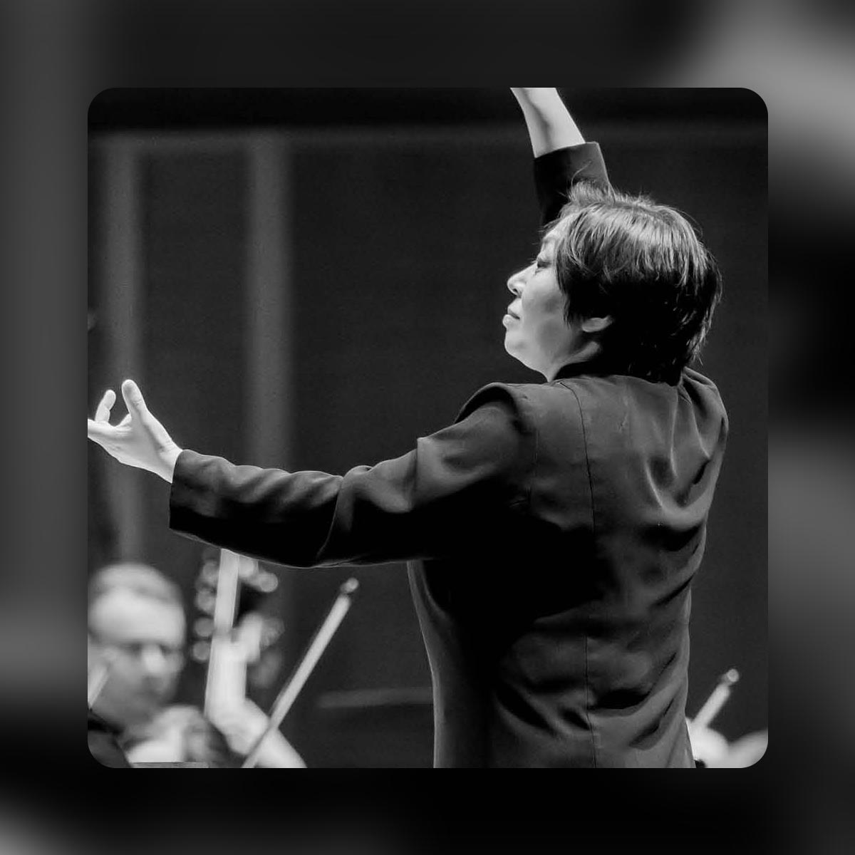 Xian Conducts Mozart